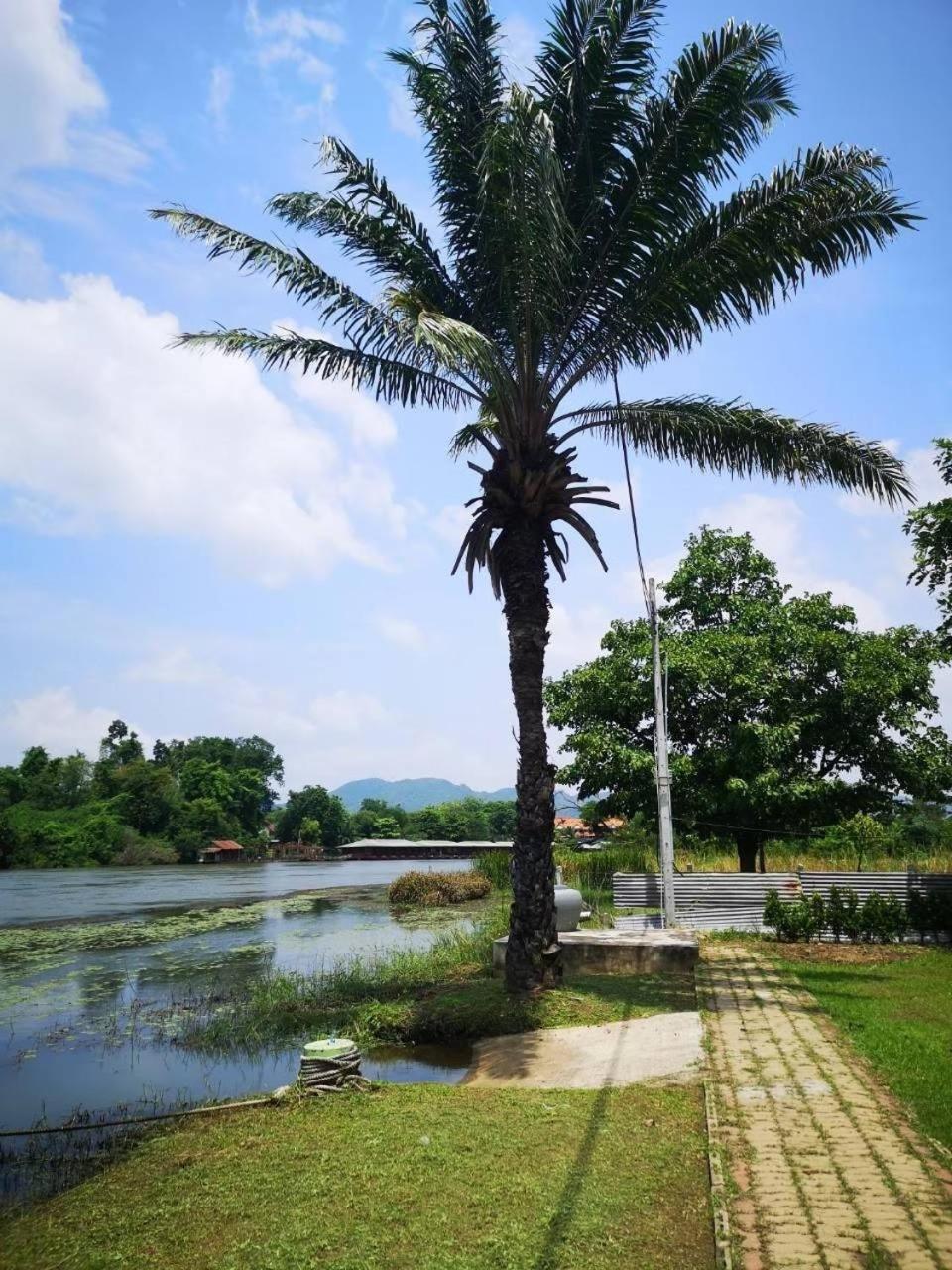 Buasawan Resort & Restaurant Kanchanaburi City Exterior photo