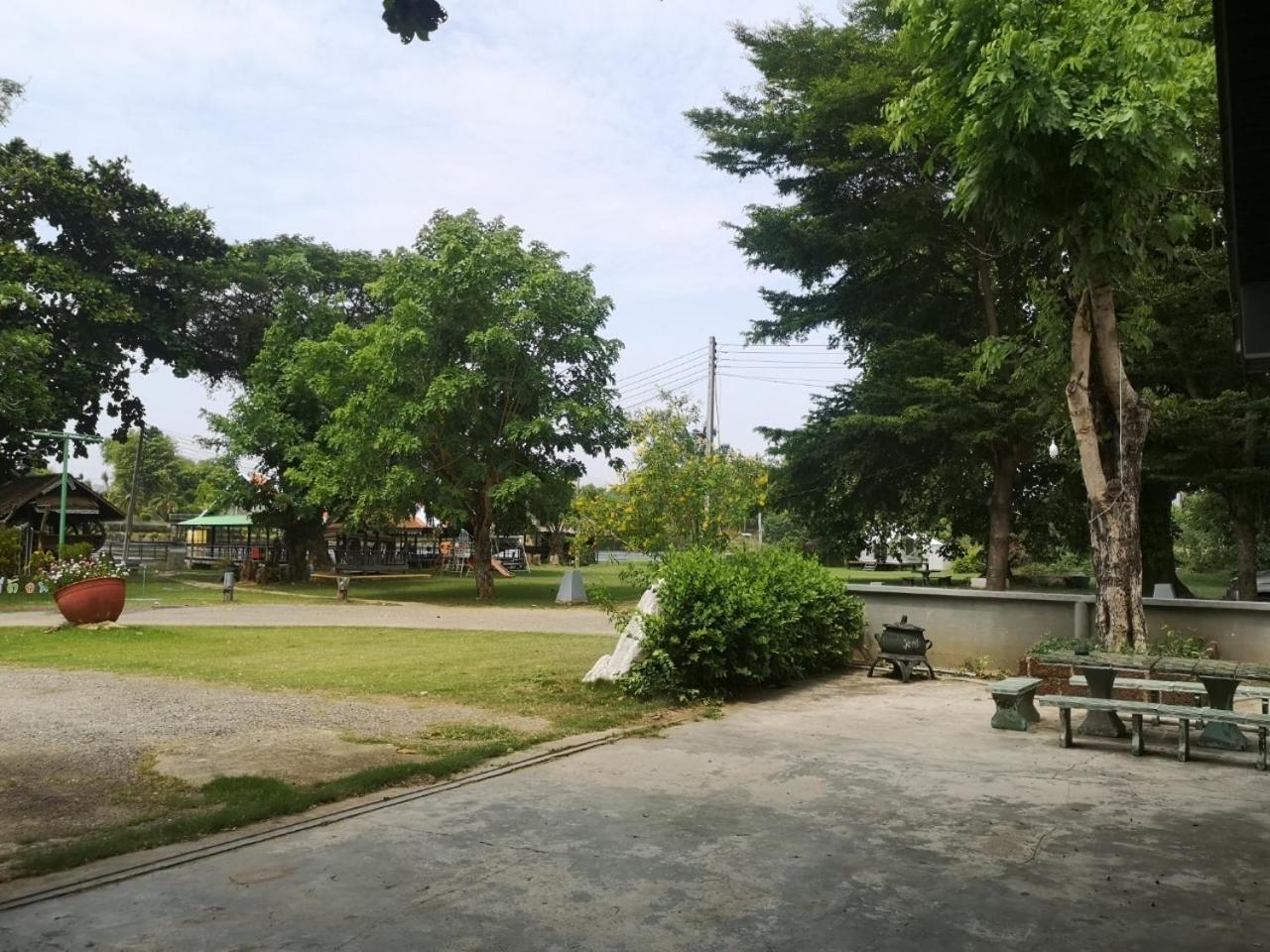Buasawan Resort & Restaurant Kanchanaburi City Exterior photo