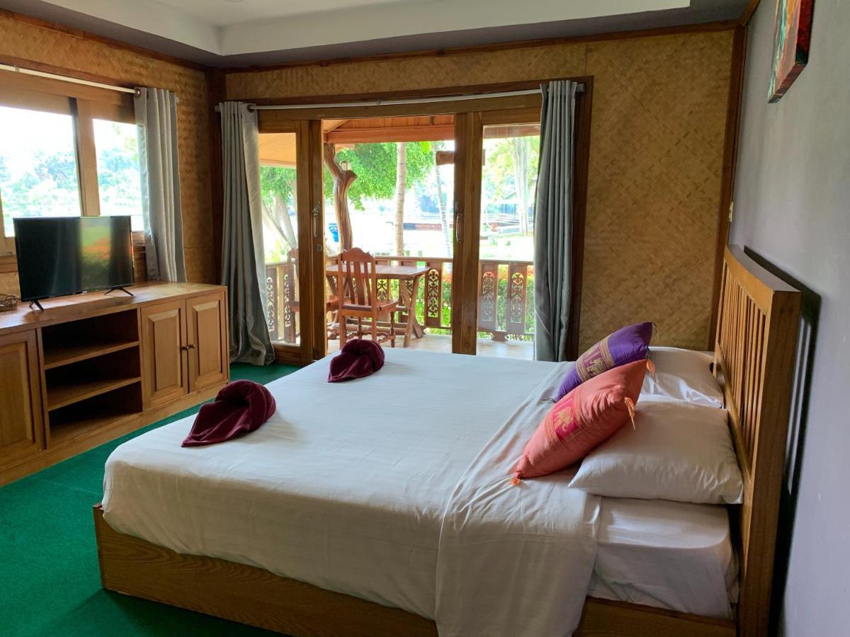 Buasawan Resort & Restaurant Kanchanaburi City Exterior photo